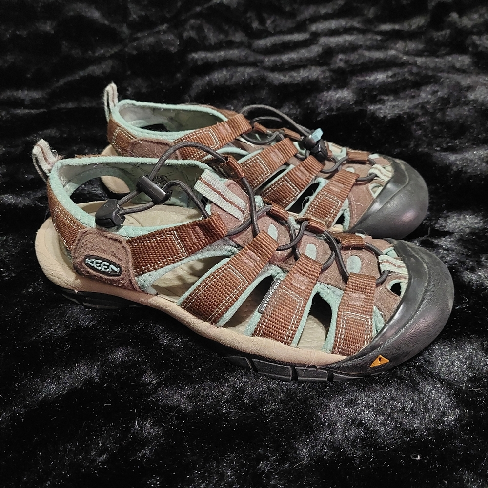 KEEN Newport H2 Waterproof Athletic Water Sport Sandals Size 7.5